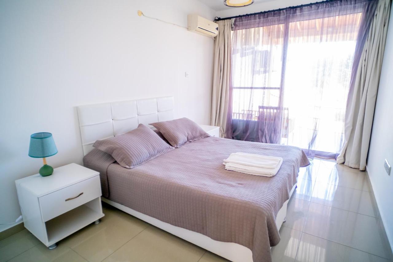 Spacious Three-Bedroom Apartment With Sea View A3 凯里尼亚 外观 照片